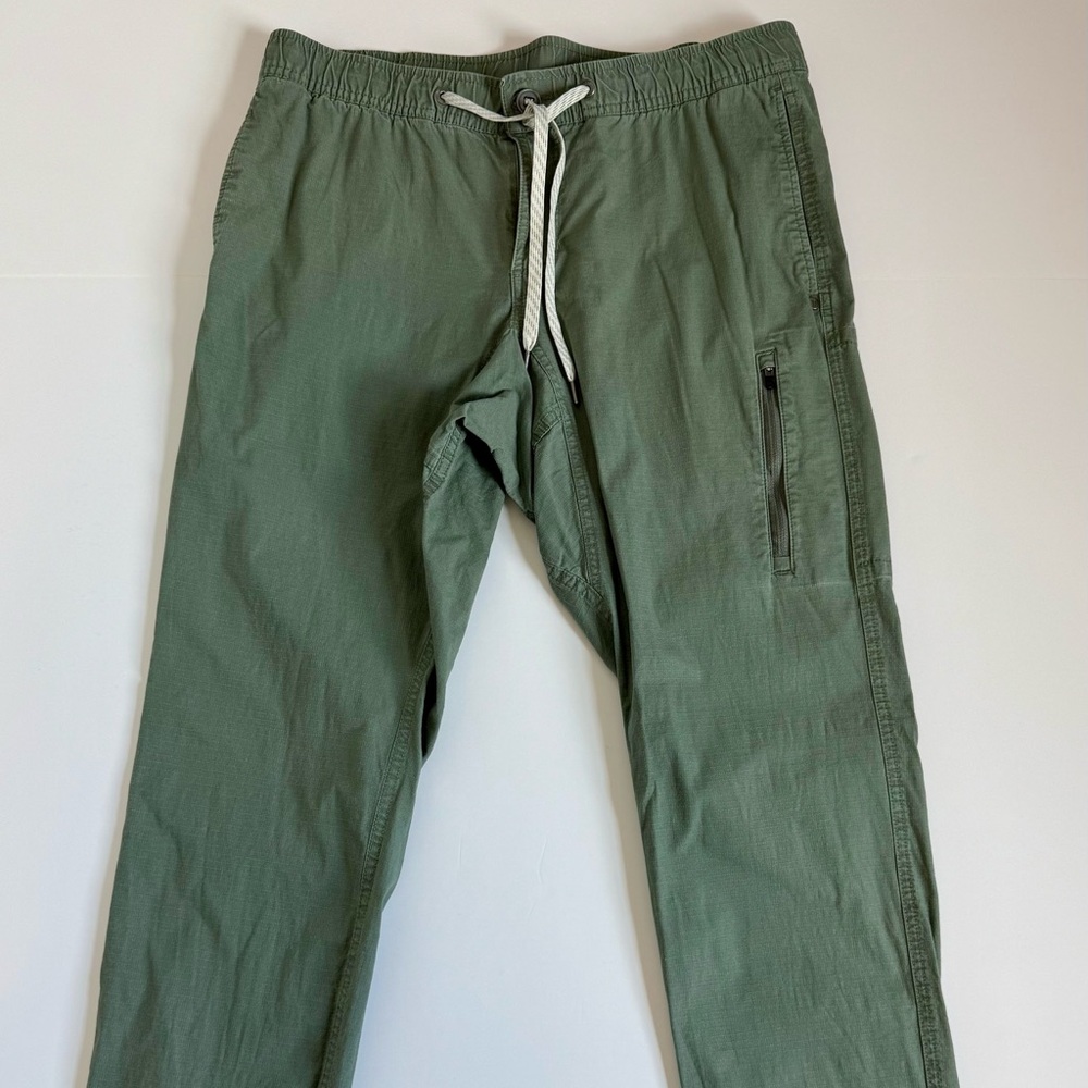 Men’s Vuori Dk. Green Ripstop Pants Sz. Large